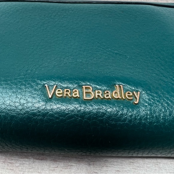 Vera Bradley the Grab And Go Wallet. Green Leather Wristlet. Card Organizer. Zip - Picture 2 of 13